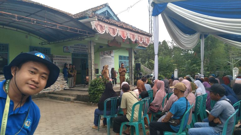 Pembagian Beras Bantuan
