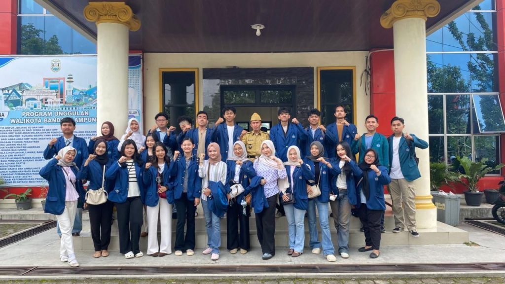 Bandar Lampung, 05 Januari 2026- Sekitar Pukul 08.00 WIB, Mahasiswa Kuliah Kerja Nyata (KKN) Campang Raya 2 Berangkat untuk melakukan PraKKN di Desa Campang Raya 2, Kelurahan Sukabumi, Kabupaten Kota Bandar Lampung. 

Keberangkatan Mahasiswa Kuliah Kerja Nyata (KKN) Desa Campang Raya 2 Disambut hangat oleh Bpk Iskandar Syahrani,SE. yang telah menunggu kedatangan di Kantor Kecamatan Sukabumi yang berlokasi di Jl. P. Tirtayasa Jl. Arwana, Sukabumi, Kec. Sukabumi, Kota Bandar Lampung, Lampung 35122. 

Doa dan Harapan agar mahasiwa KKN Unila memberikan dampak dan kontribusi yang sangat bermakna serta memiliki dampak yang signifikan bagi kemajuan di seluruh Desa dikecamatan Sukabumi yang diberikan oleh jajaran staff kecamatan sukabumi untuk para mahasiswa yang melakukan kuliah kerja nyata (KKN) terkhusus di Kecamatan Sukabumi.
