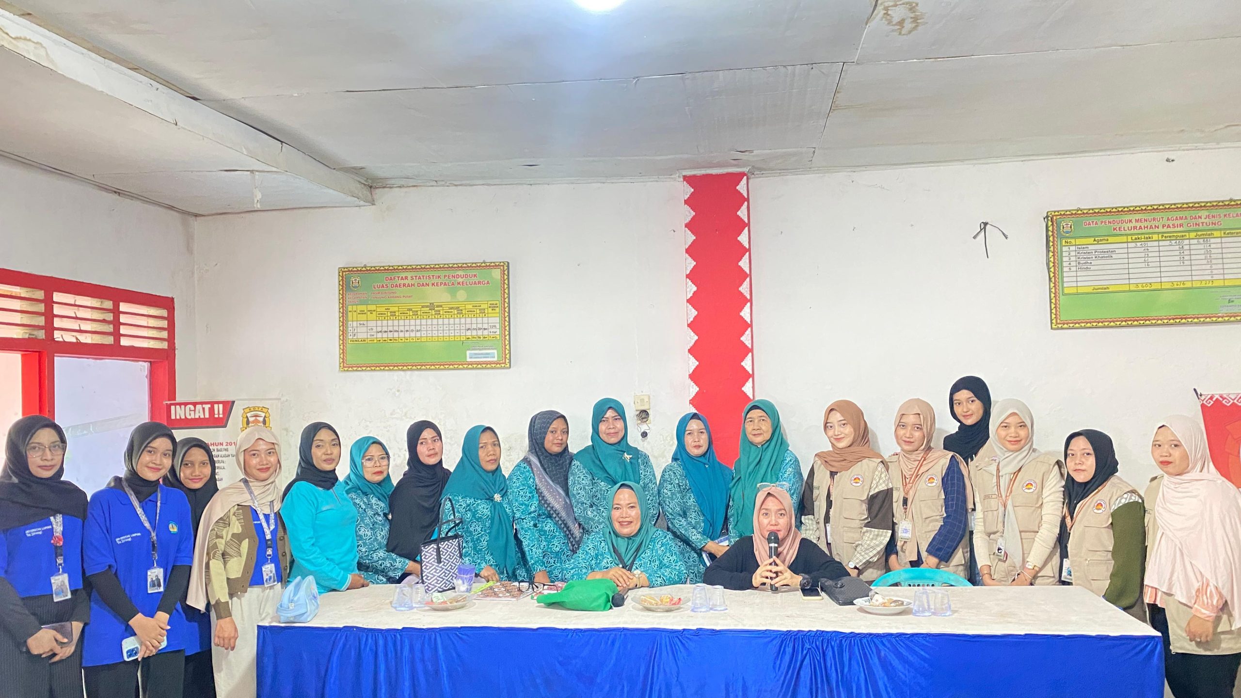 MAHASISWA KKN UNILA GELAR SOSIALISASI PENGOLAHAN SAMPAH BERSAMA WARGA DAN IBU-IBU PKK PASIR GINTUNG