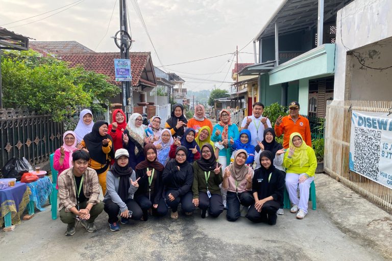 Foto Bersama Senam RT 10 LK 1 Rajabasa Nunyai