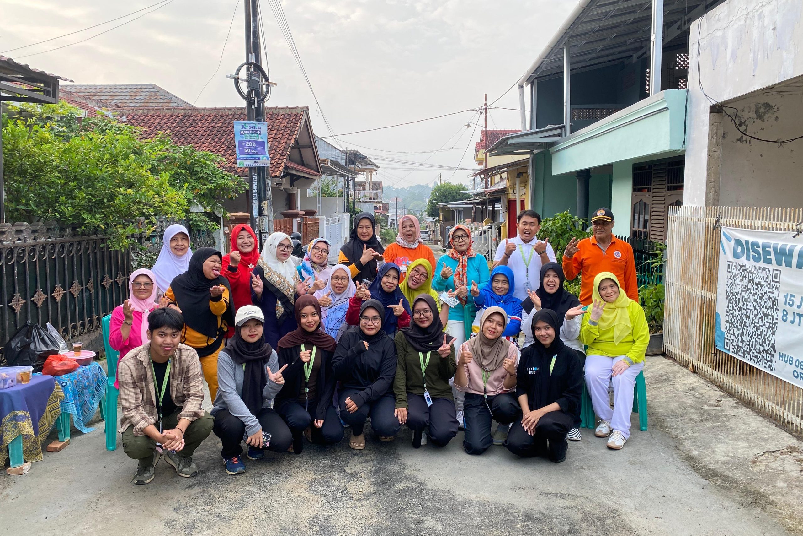 Foto Bersama Senam RT 10 LK 1 Rajabasa Nunyai