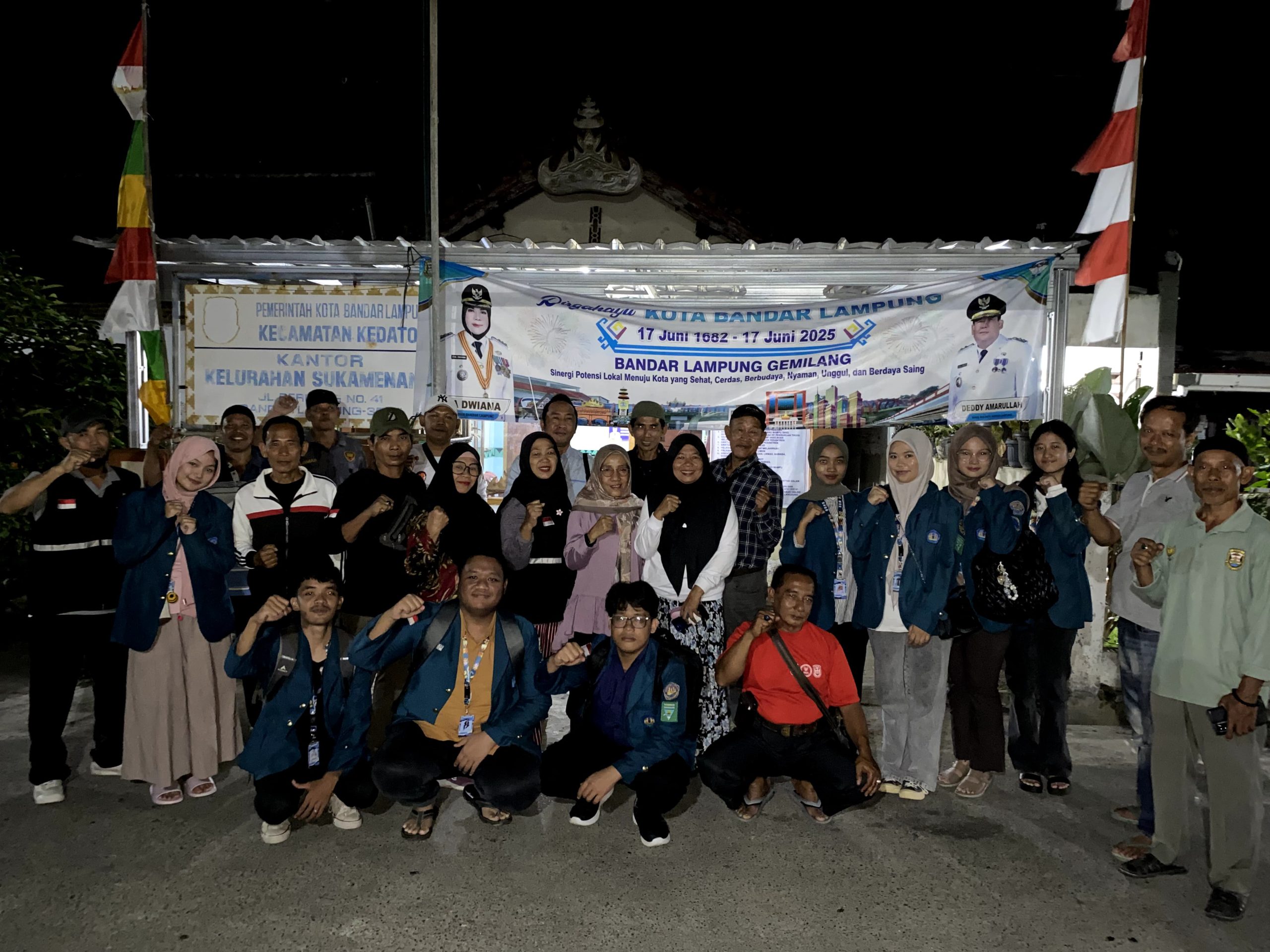 Photo bersama perangkat Kelurahan Sukamenanti