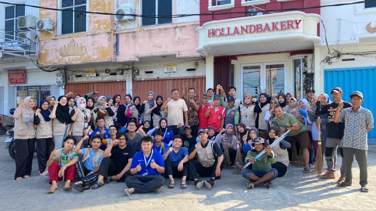 Gotong Royong UIN Raden Intan dan Mahasiswa Unila dalam rangka Jum'at Bersih