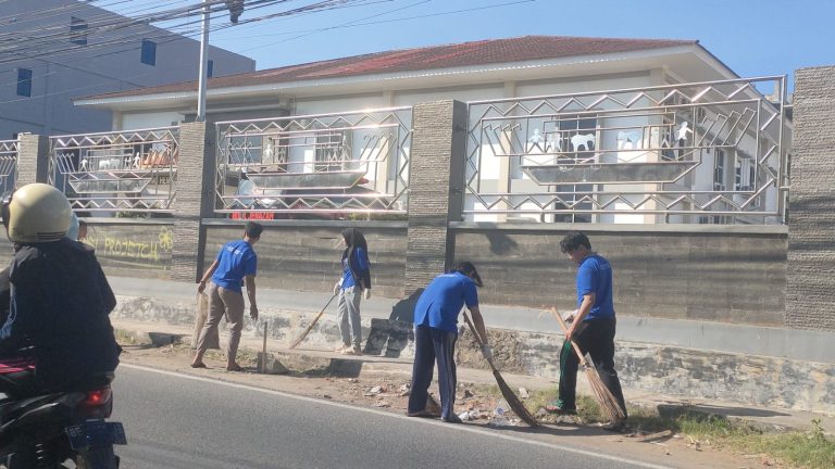 Dokumentasi Minggu Bersih Kelompok KKN Penengahan Raya