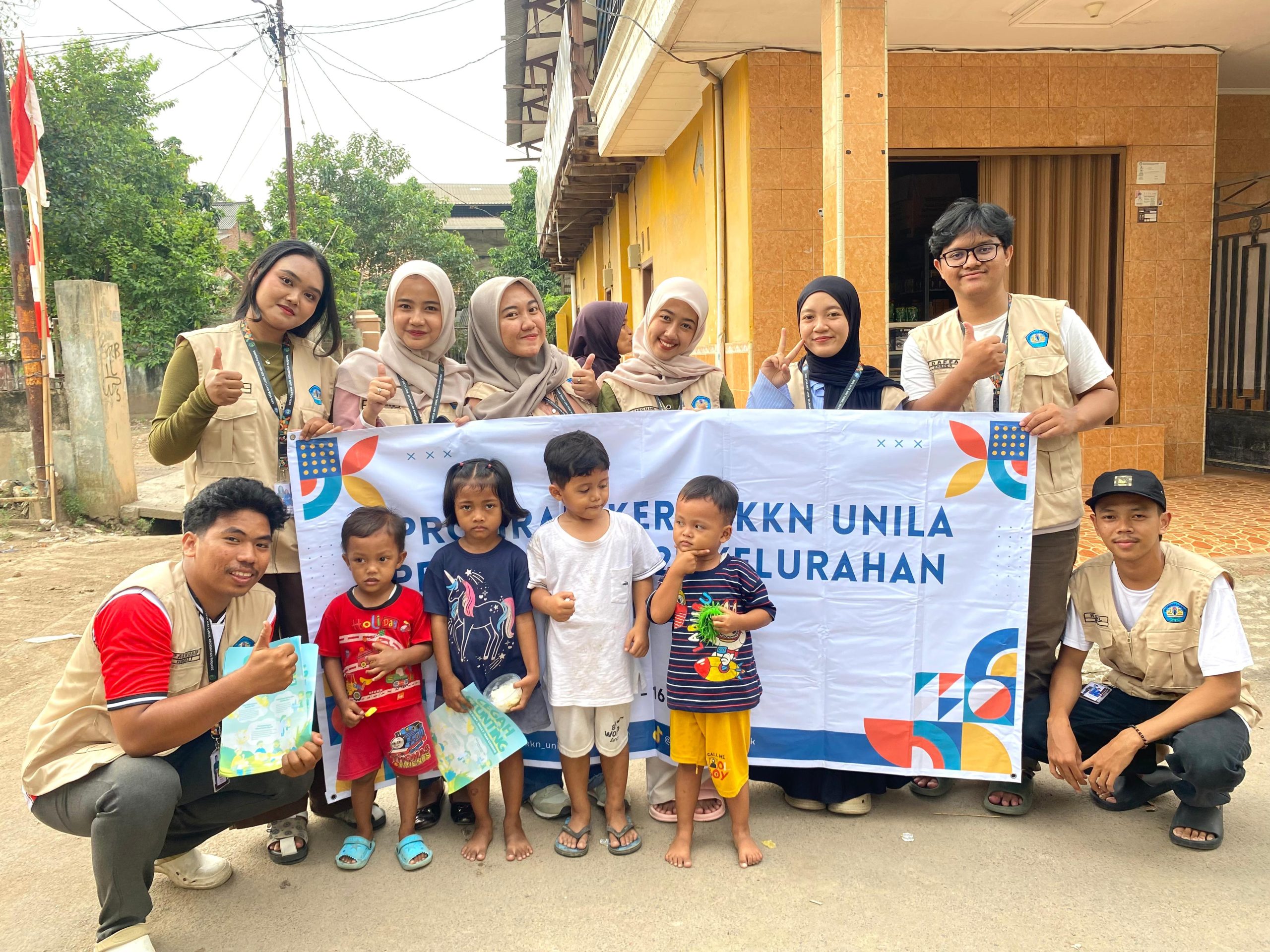 Foto Bersama Setelah Pembagian PMT