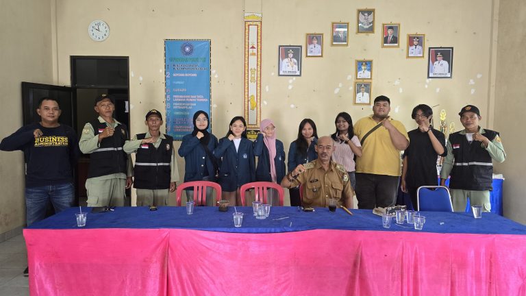 Mahasiswa KKN UNILA hadiri Lokakarya UIN Raden Intan Lampung dan Konsultasi Program Kerja dengan Lurah Langkapura