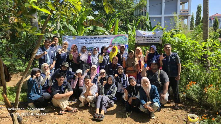 Mahasiswa KKN Mengikuti Kegiatan Kelompok Wanita Tani (KWT) dalam Bertani dan Ecobricks, Serta Hadiri Bandar Lampung Expo 2025