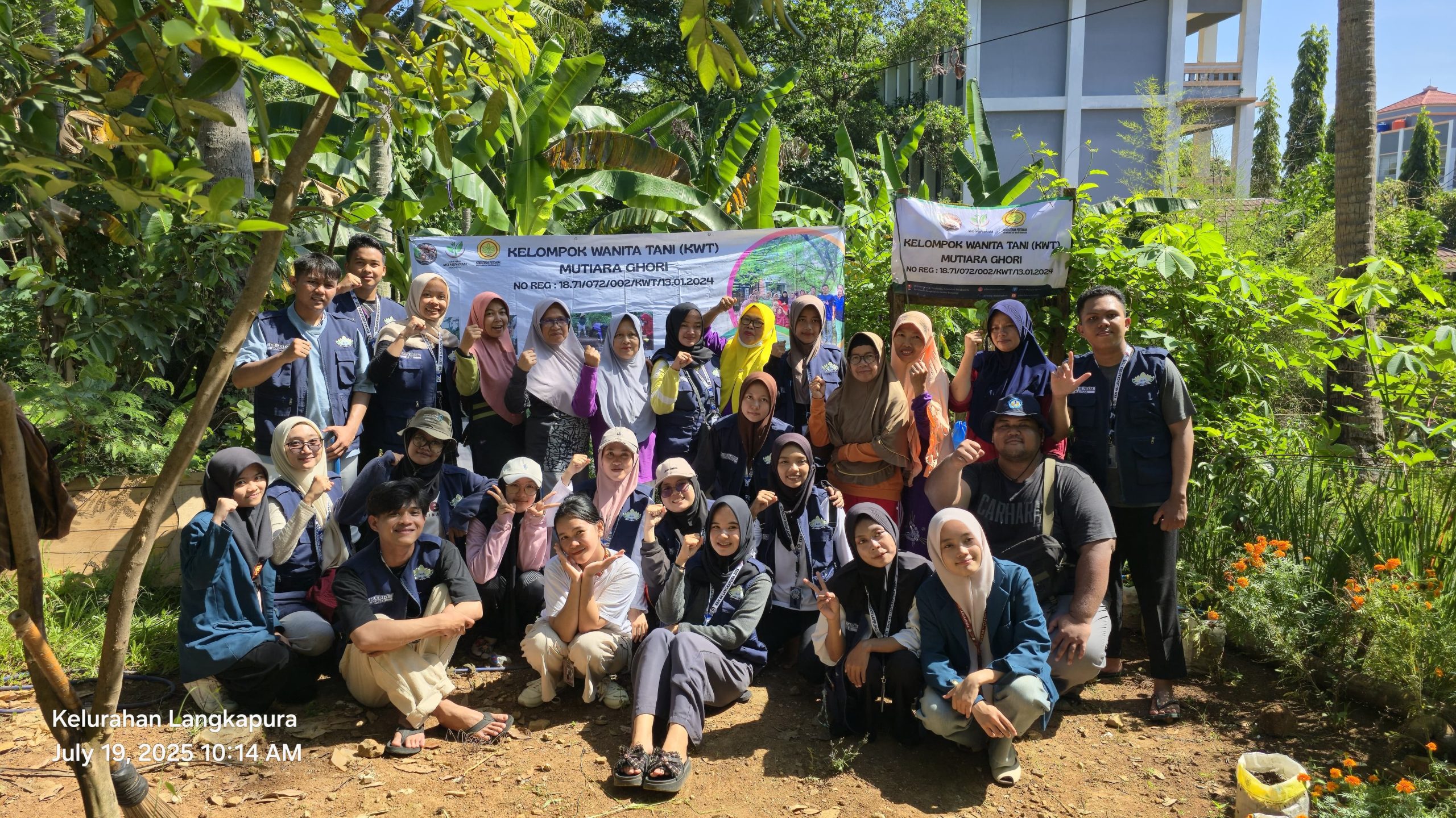Mahasiswa KKN Mengikuti Kegiatan Kelompok Wanita Tani (KWT) dalam Bertani dan Ecobricks, Serta Hadiri Bandar Lampung Expo 2025
