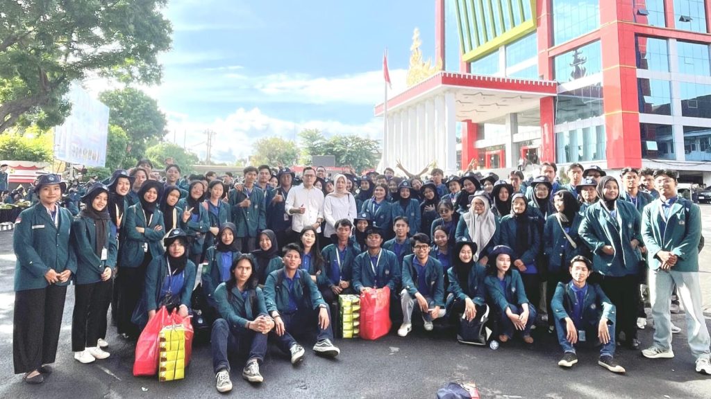 The current image has no alternative text. The file name is: pemkot.jpg