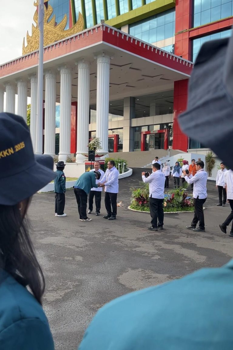 Dilepas dengan Harapan, Berangkat dengan Semangat: Mahasiswa KKN Universitas Lampung Periode II Tahun 2025 Kelurahan Karang Maritim, Kecamatan Panjang Siap Mengabdi ke Masyarakat