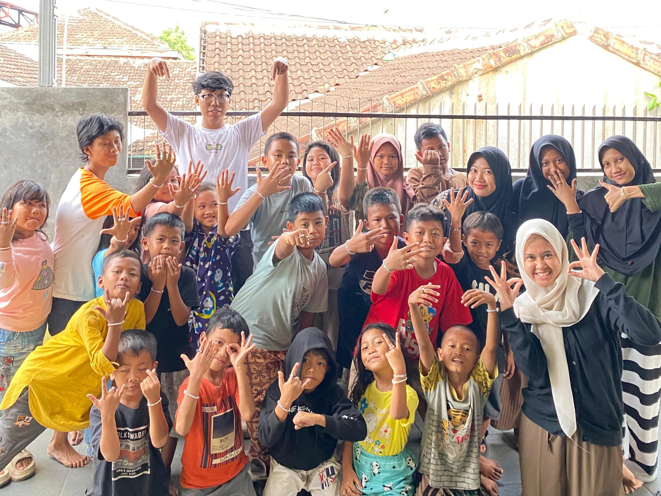 WORKSHOP MANIK MANIK UNTUK TINGKATKAN KREATIVITAS ANAK ANAK PASIR GINTUNG