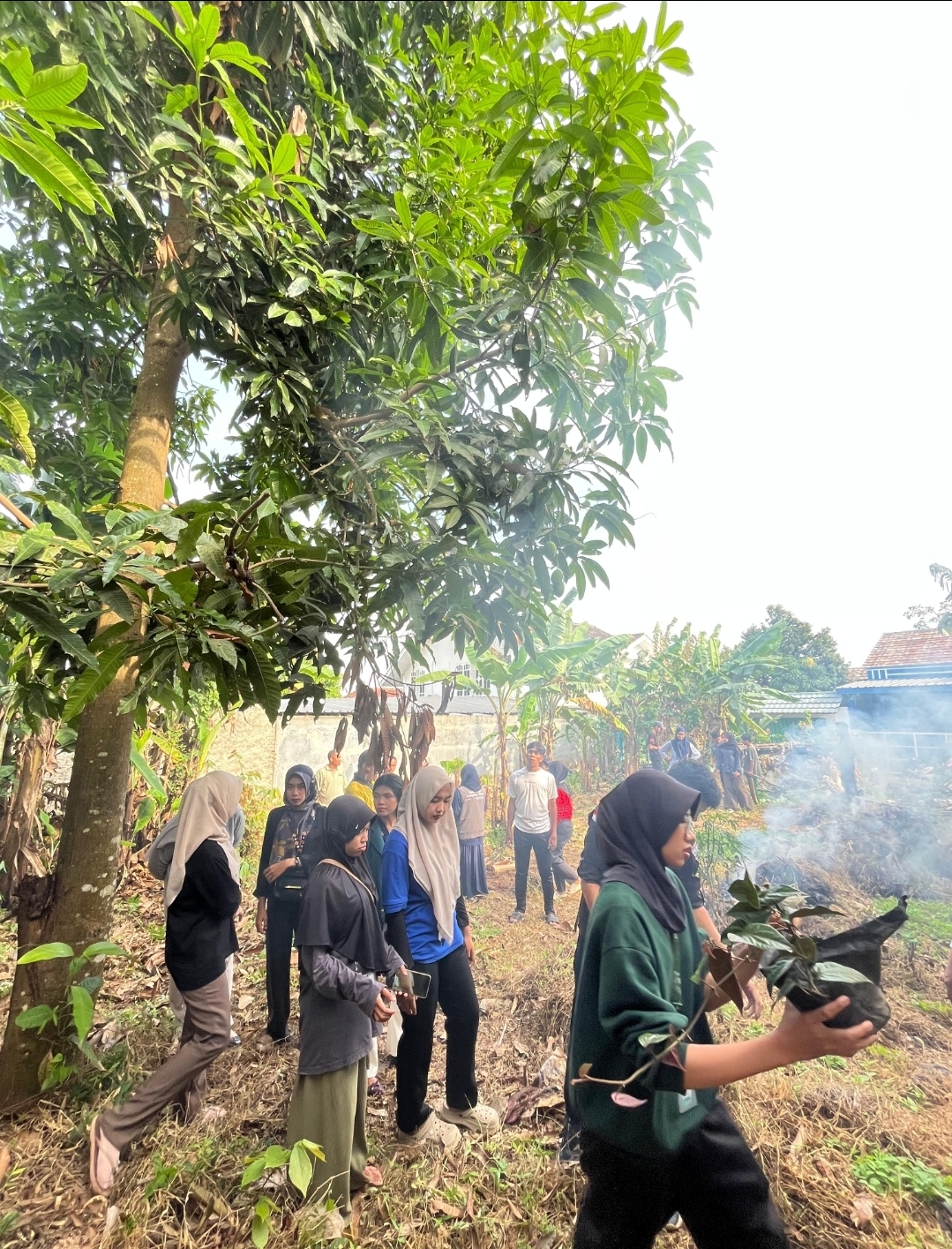 Screenshot_20250815_213600_WhatsAppBusiness