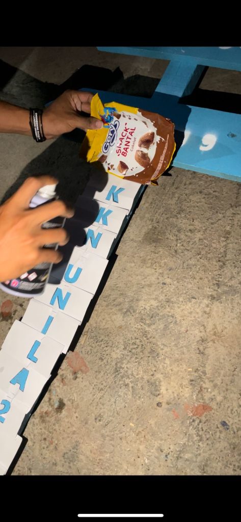 The current image has no alternative text. The file name is: agus-12.jpg