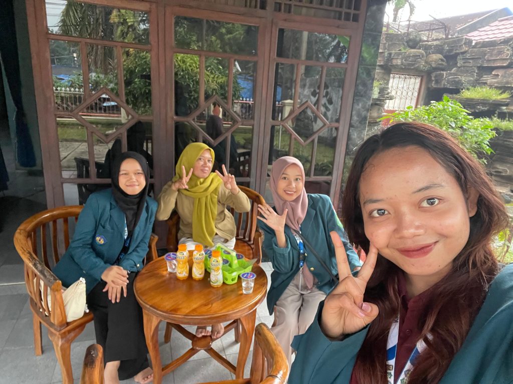 The current image has no alternative text. The file name is: bu-anna-31-scaled.jpg