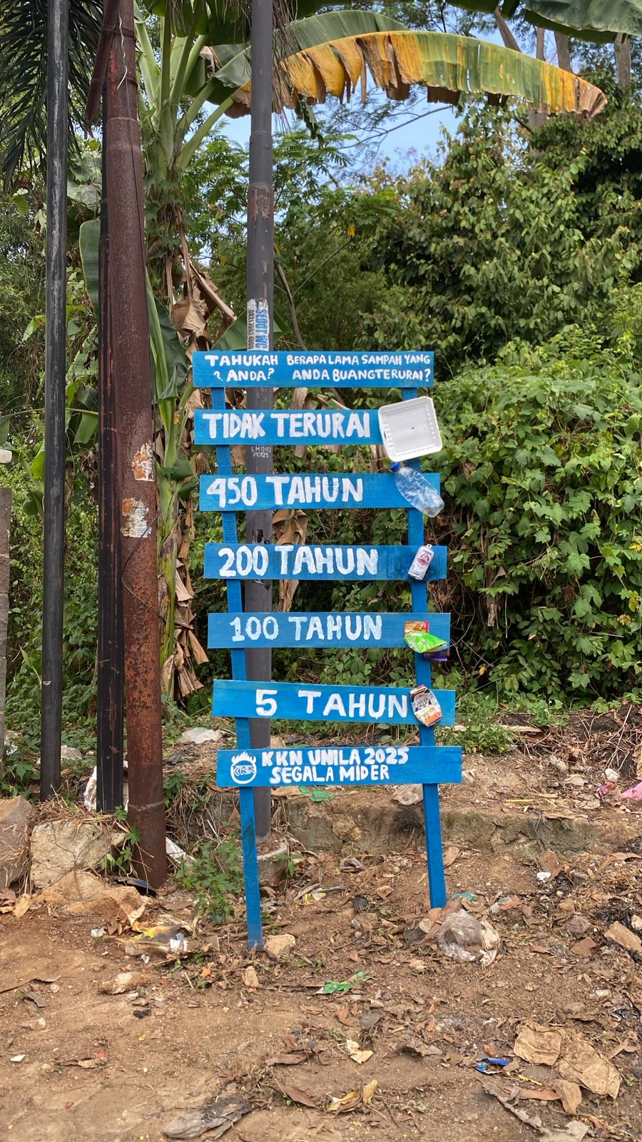 dokumentasi pemasangan plang sampah