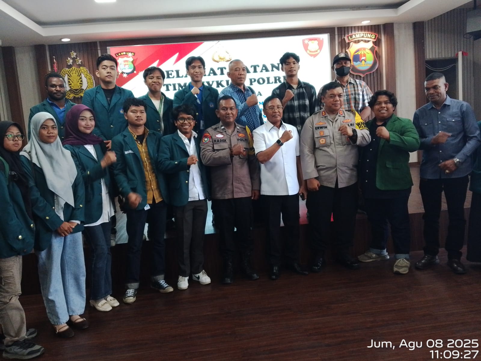 f758d8b4-eb68-4224-a9c2-7db5d4aaadb5