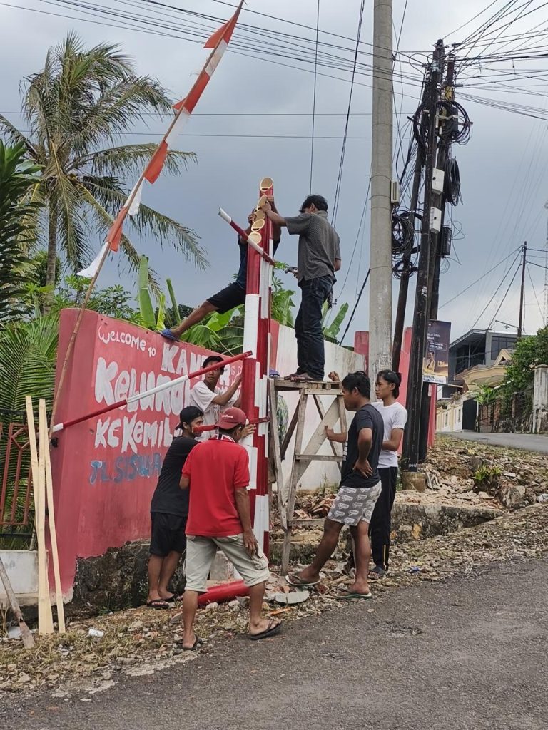 The current image has no alternative text. The file name is: gapura-1.jpg