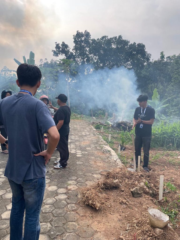 The current image has no alternative text. The file name is: gotong-royong-17-an.jpg