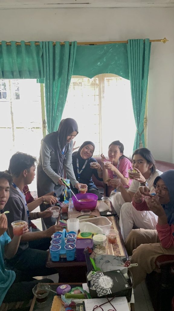 The current image has no alternative text. The file name is: makannnnn-rmh-warga.jpg