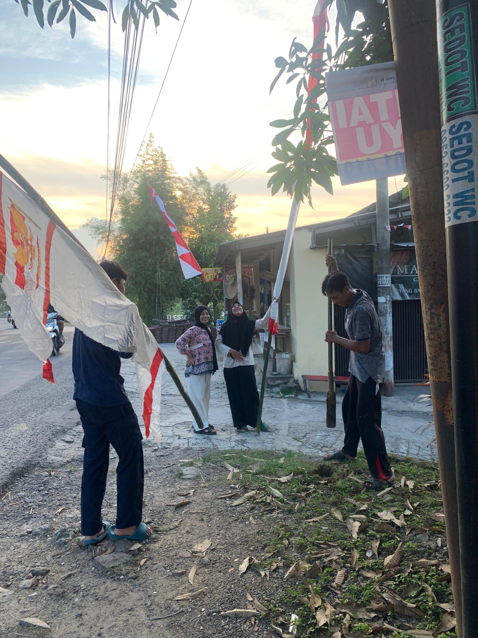 pasang bendera 6 agt