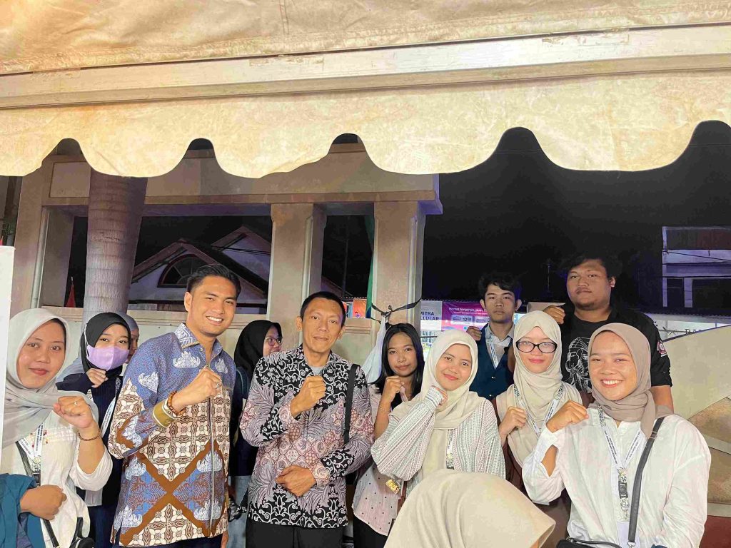 Mahasiswa KKN Kampung Baru menghadiri penutupan Expo HUT ke-343 Kota Bandar Lampung pada 19 Juli 2025, menyaksikan pameran dan pertunjukan budaya Lampung.