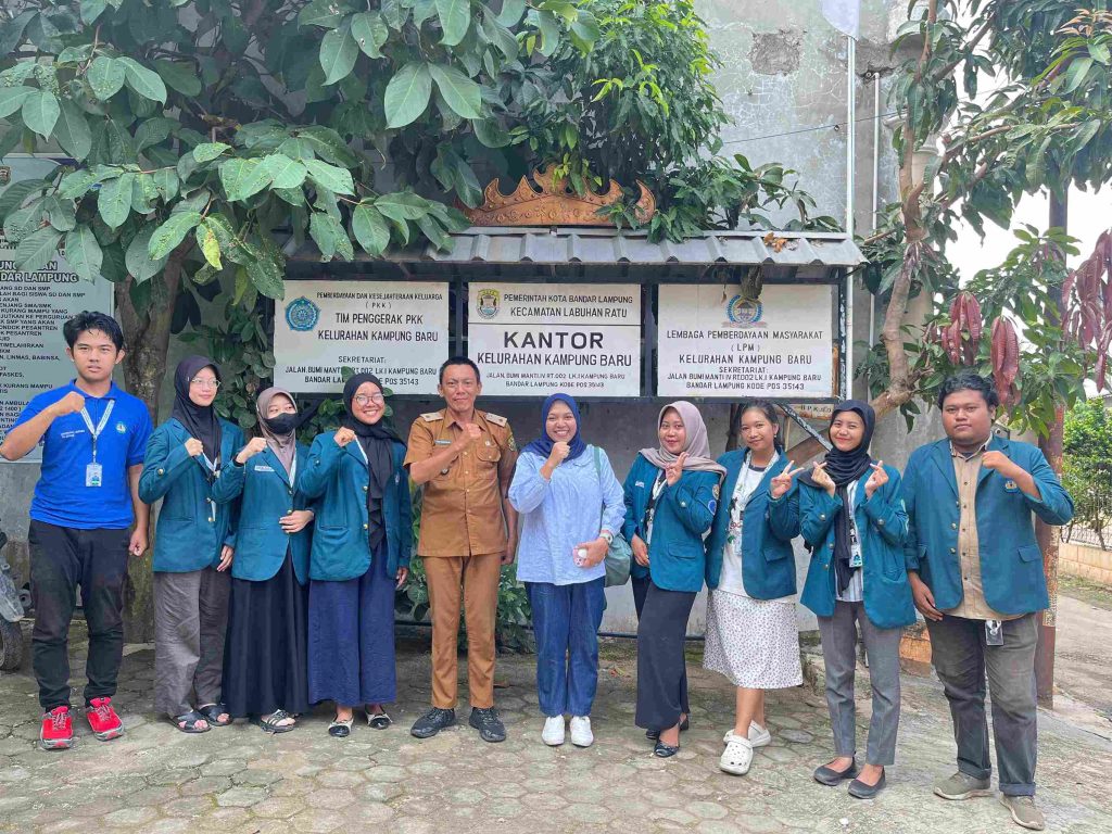 Dosen Pembimbing Lapangan melakukan monitoring program kerja mahasiswa KKN Kampung Baru.