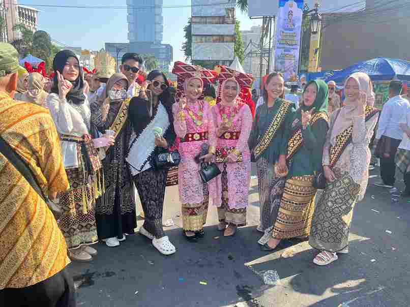 Mahasiswa KKN Kampung Baru berpartisipasi dalam Festival Tari Ngigel HUT ke-343 Kota Bandar Lampung.