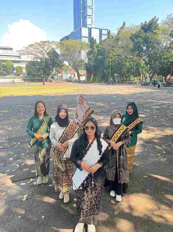 Mahasiswa KKN Kampung Baru berpartisipasi dalam Festival Tari Ngigel HUT ke-343 Kota Bandar Lampung.