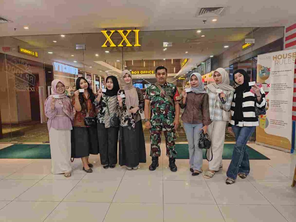 Mahasiswa KKN Kampung Baru mengikuti kegiatan nonton bersama film “Believe” sebagai bagian dari kebersamaan dan penguatan motivasi.