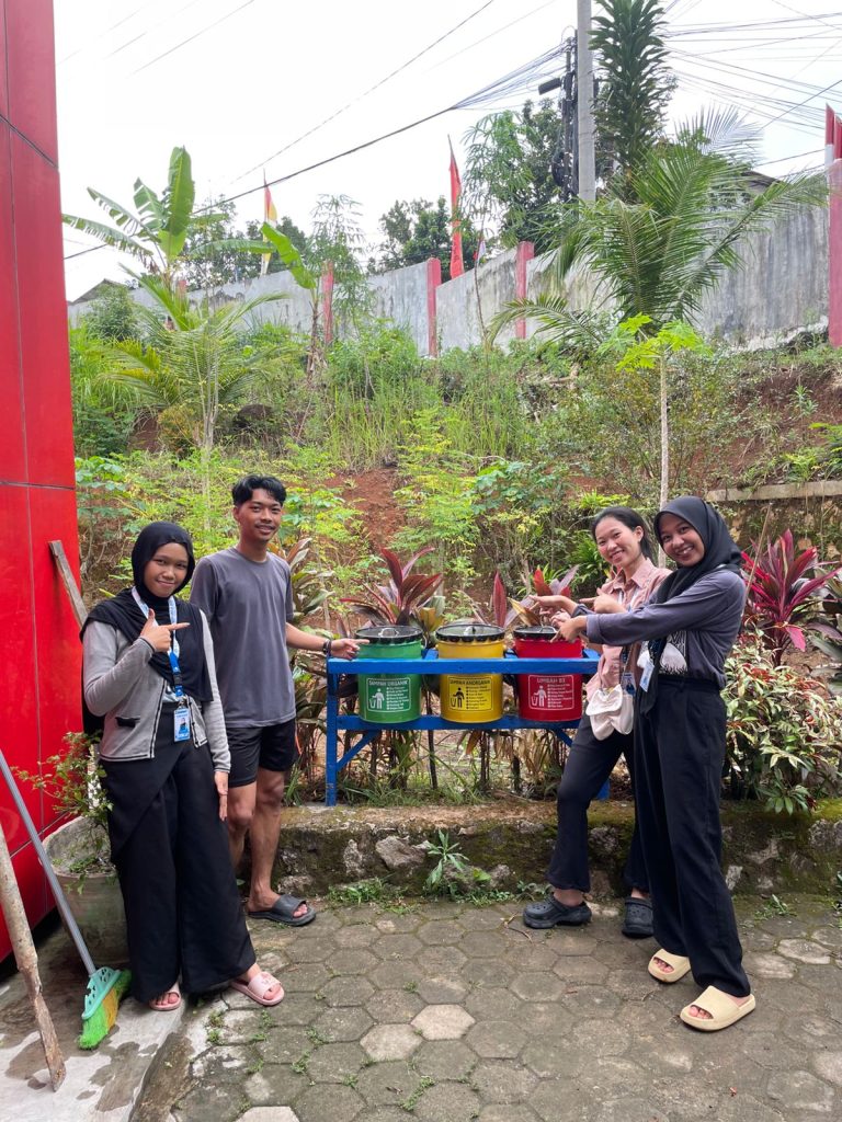 The current image has no alternative text. The file name is: laporan-akhir-dropbox.jpg