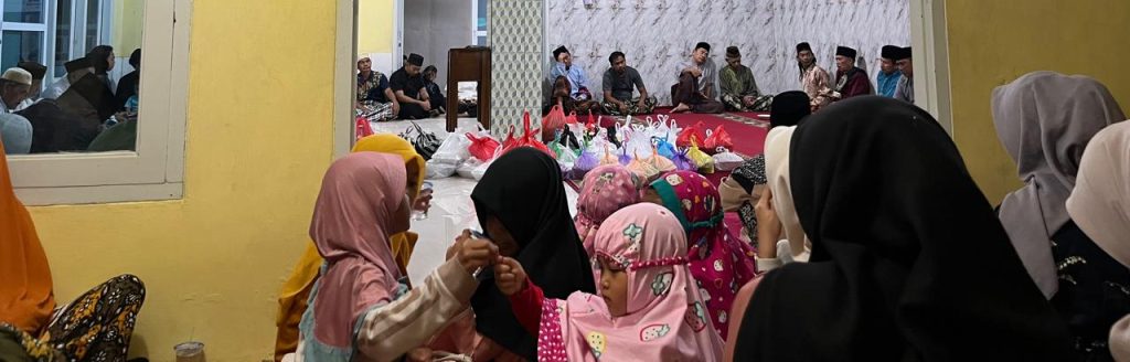 Current image: Mahasiswa KKN Desa Way Lunik 2 Universitas Lampung menghadiri peringatan Isra Mikraj di Masjid Jami Raudatul Jannah Kelurahan Way Lunik.