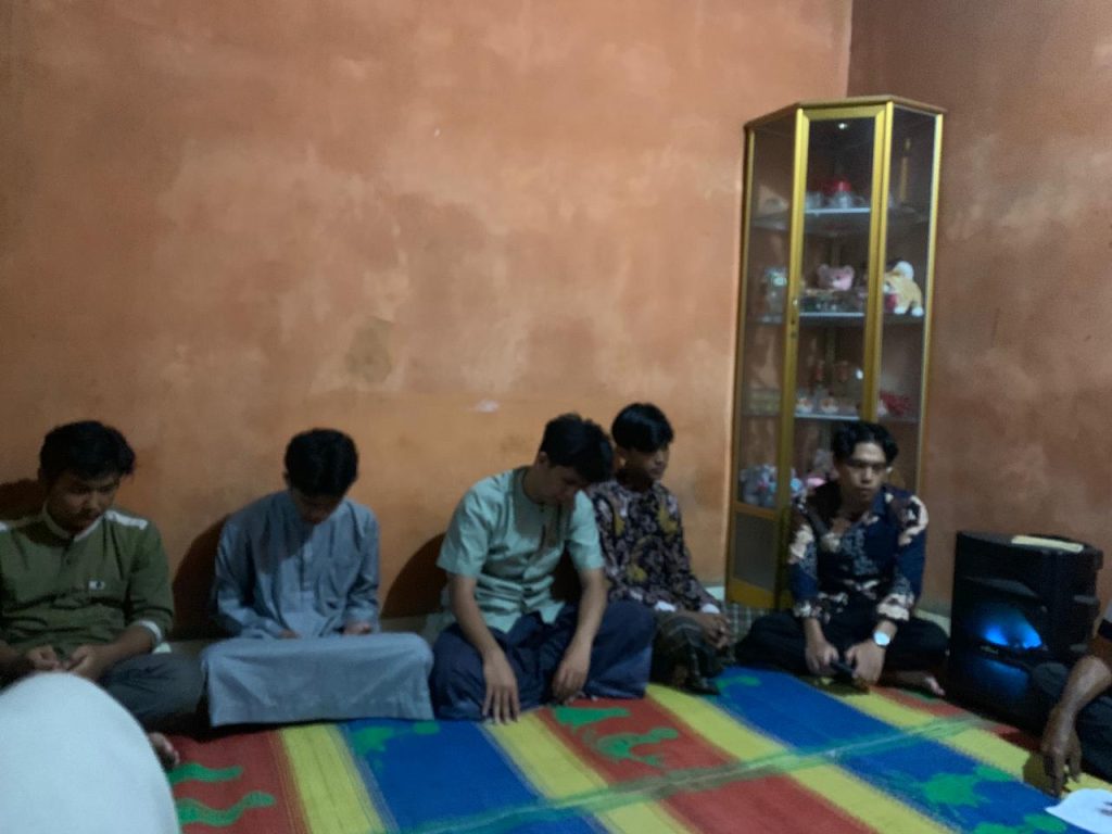 Silaturahmi dengan Warga