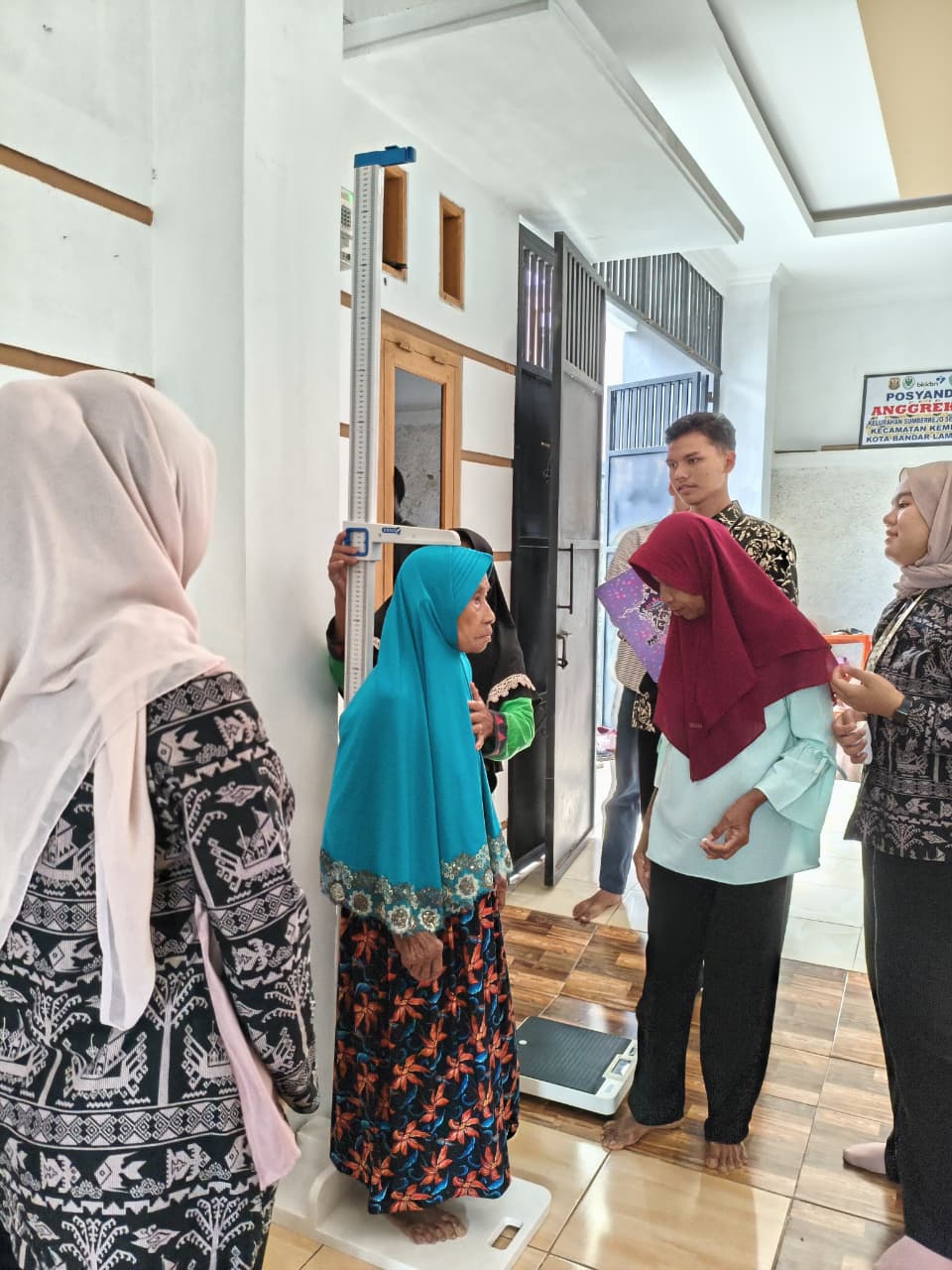 Dokumentasi Kegiatan Posyandu oleh Mahasiswa KKN di Anggrek VI Kelurahan Sumberrejo Sejahtera