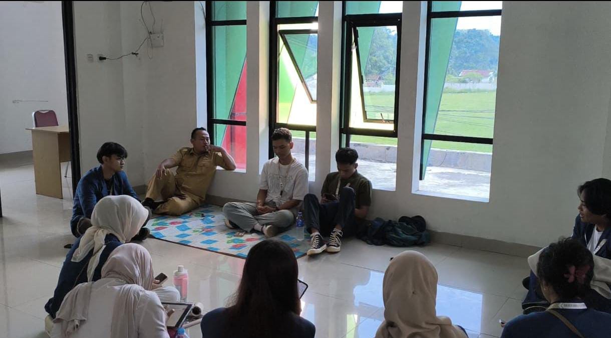 Dokumentasi diskusi mengenai program kerja dengan pak Andi