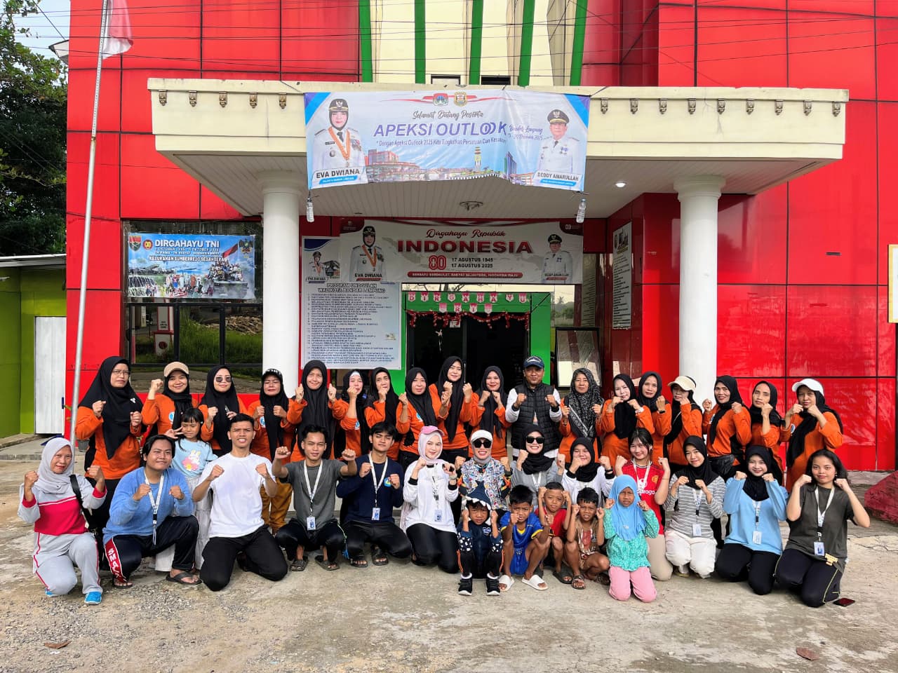 Dokumentasi senam rutin mingguan bersama ibu-ibu PKK