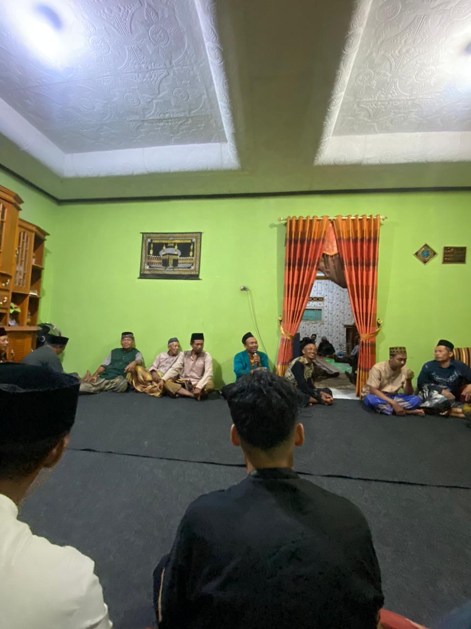 Silaturahmi, Mahasiswa KKN Unila Hadiri Yansinan di Desa Tunggul Pawenang