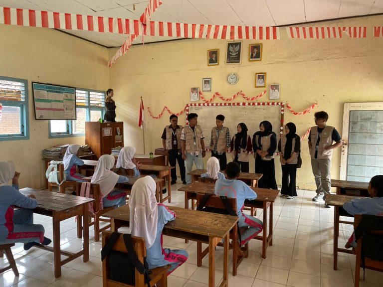 Kolaborasi Pendidikan: Mahasiswa KKN Unila Dampingi Guru dan Siswa SDN 1 Tunggul Pawenang