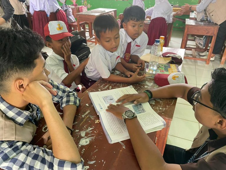 Dari Membaca hingga Keberagaman Suku, Mahasiswa KKN Unila Warnai Pembelajaran di SD Negeri 1 Tunggul  Pawenang