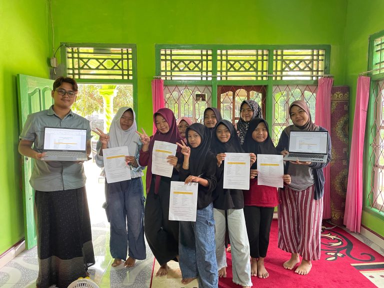 Digital Literacy Challenge: KKN Unila Latih Anak Pekon Tunggul Pawenang Kuasai Microsoft Word