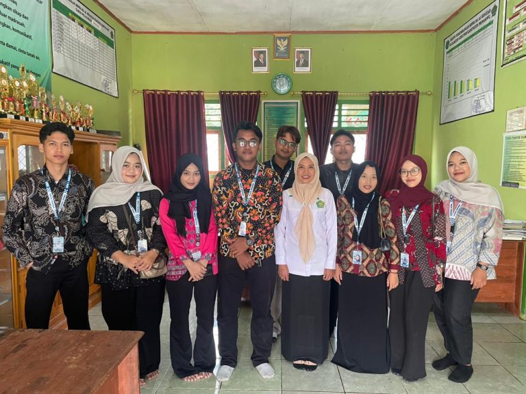 Mahasiswa KKN Universitas Lampung Lakukan Silaturahmi dan Observasi Pendidikan di MA Al-Hidayah Tunggul Pawenang