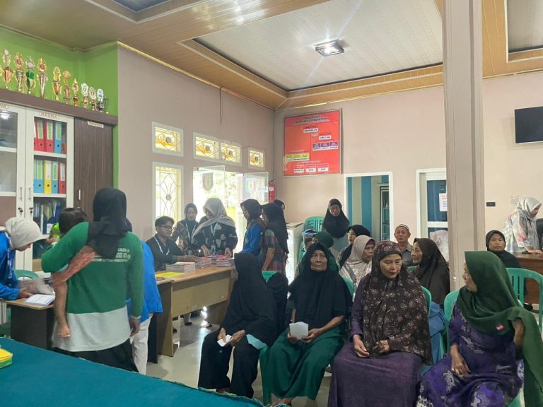 Sinergi Kesehatan Masyarakat: KKN Unila Terlibat dalam Pelaksanaan Posyandu Lansia