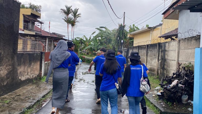Kunjungan Kelompok Desa Kuripan 2 ke Rumah Warga