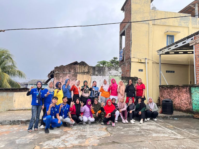 Senam Pagi Kedua Bersama Warga, Mahasiswa KKN Gunung Sari Perkuat Kebersamaan