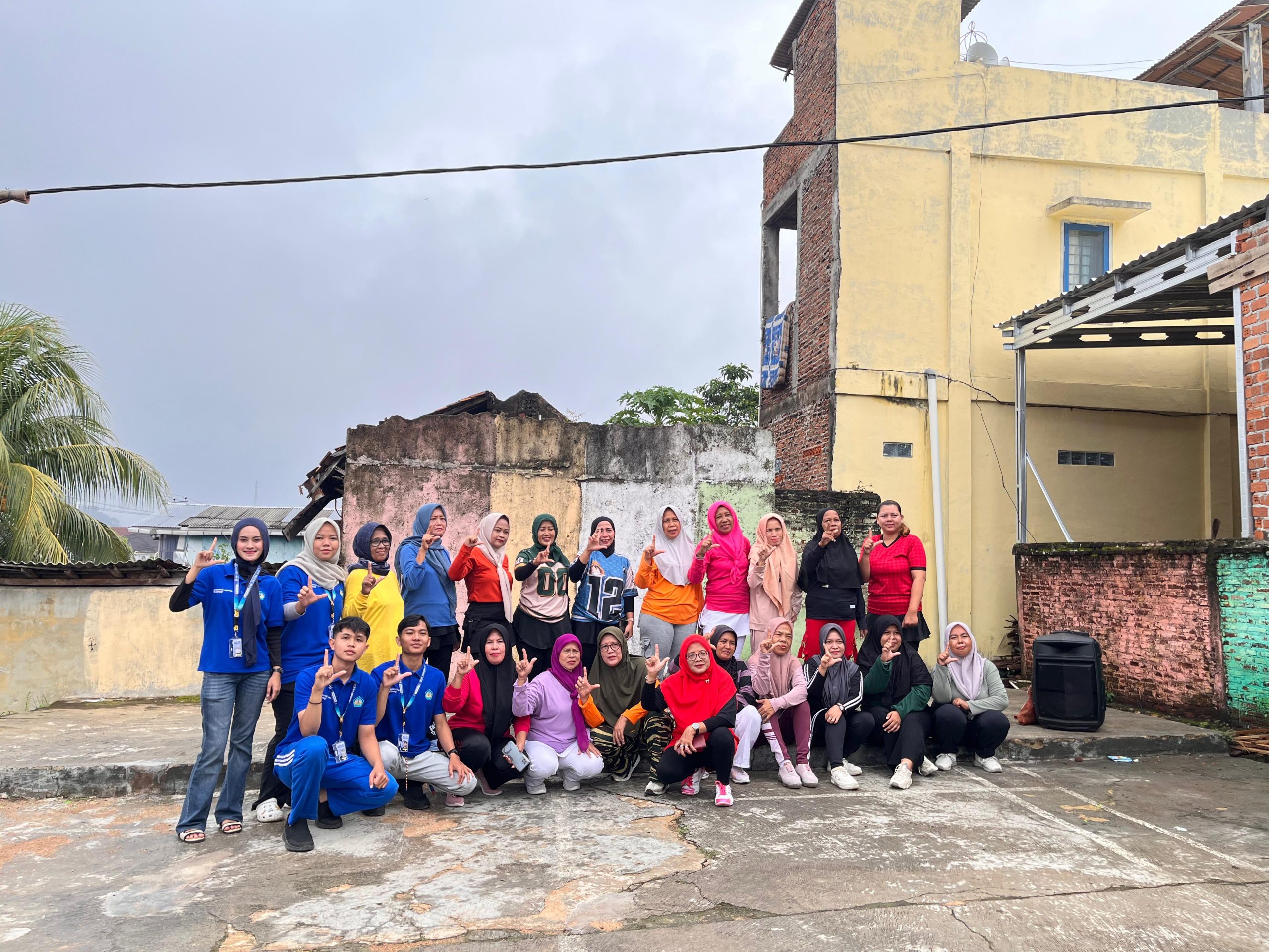 Senam Pagi Kedua Bersama Warga, Mahasiswa KKN Gunung Sari Perkuat Kebersamaan