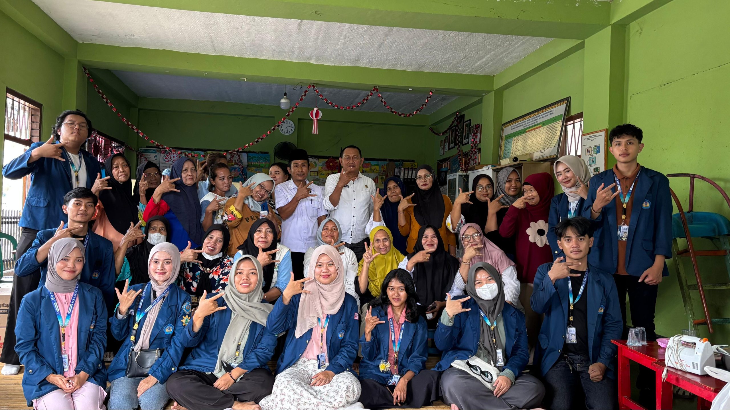 Mahasiswa KKN Gunung Sari Latih Warga Olah Minyak Jelantah Menjadi Sabun Cuci