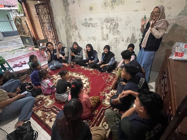 perkenalan belajar dan bermain bersama anak-anak gedong meneng baru