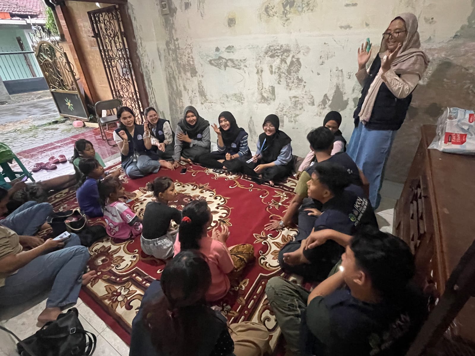 perkenalan belajar dan bermain bersama anak-anak gedong meneng baru