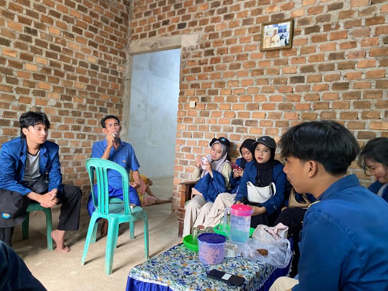 Kunjungan Mahasiswa KKN Unila ke Kepala Dusun, Desa Rulung Raya