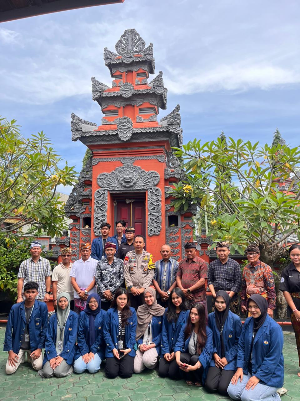 Kunjungan Pura