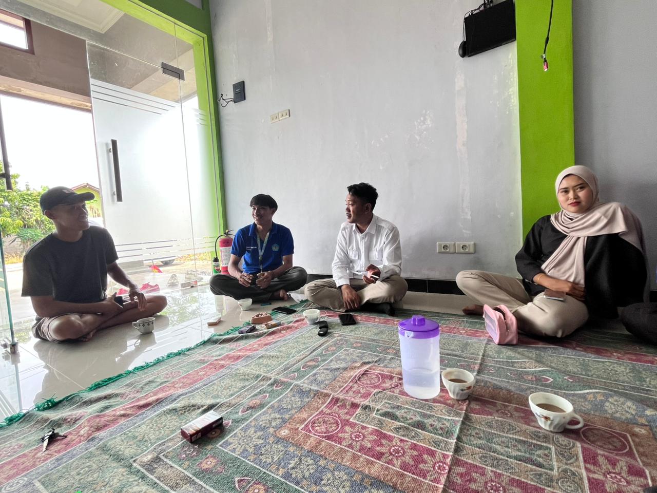 Menerima Kunjungan Aparatur Desa Rulung Raya